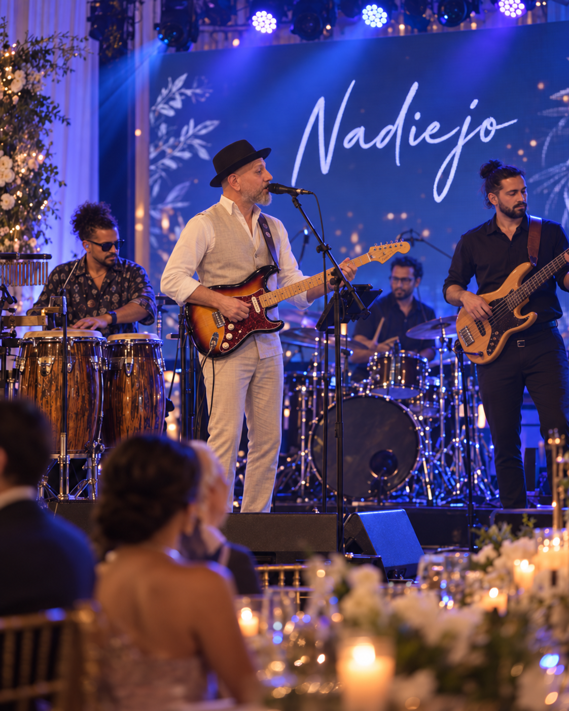 Nadiejo e banda se apresentando em evento